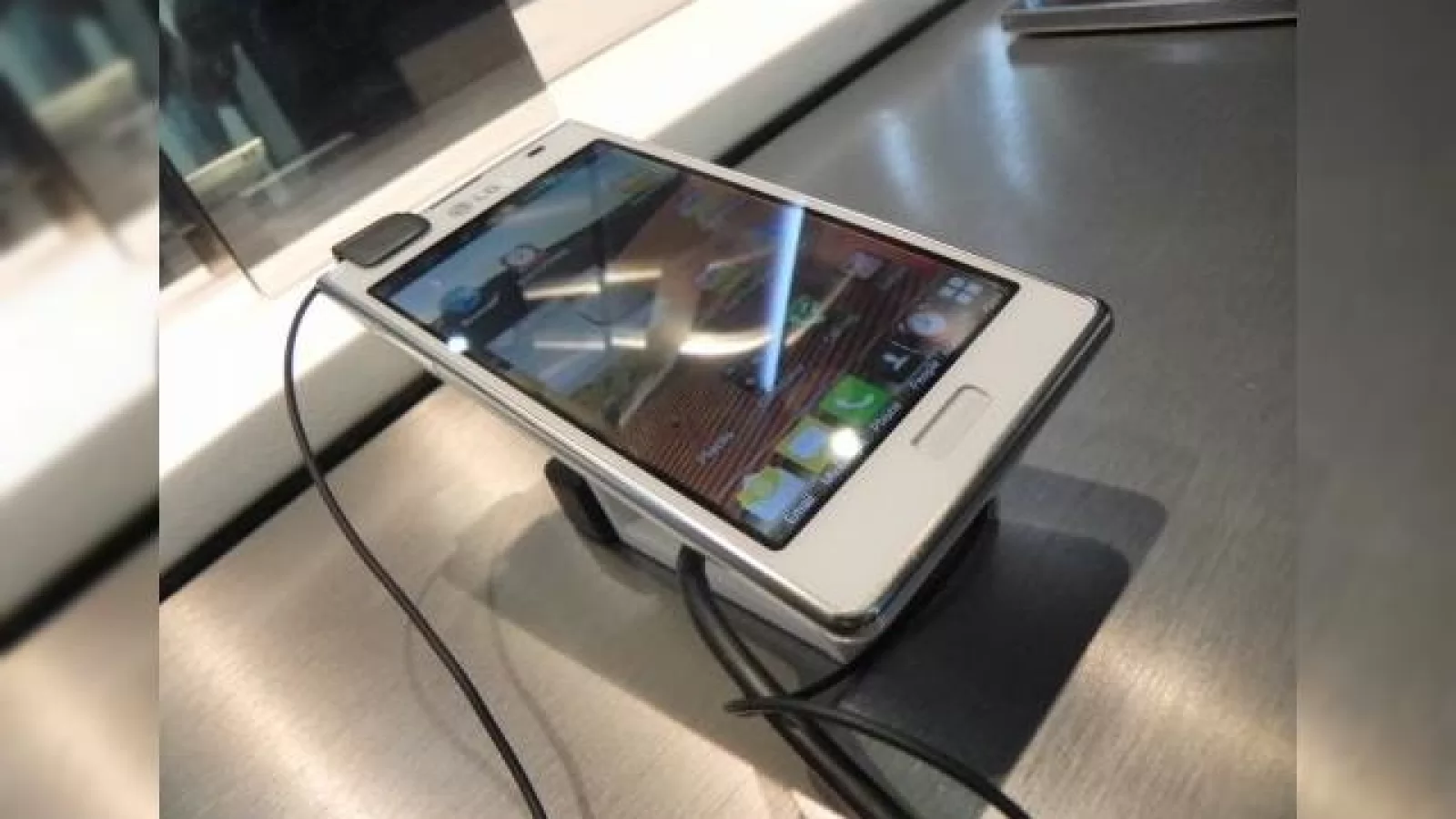 MWC 2012: LG Optimus L7 hands on - vârful de gamă al seriei L de la LG analizat În detaliu (Video)