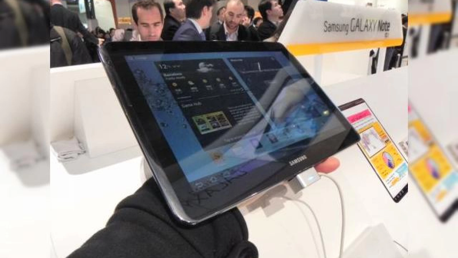MWC 2012: Samsung Galaxy Note 10.1 hands on - tableta de 10 inch cu stylus S-Pen (Video)