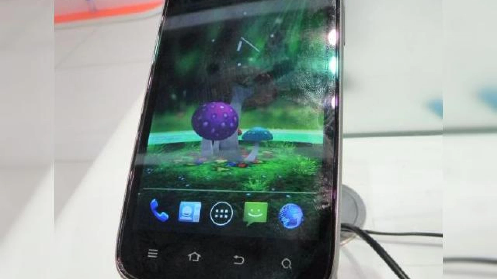 MWC 2012: ZTE PF112 HD preview - fratele geamăn pierdut al lui Galaxy Nexus (Video)