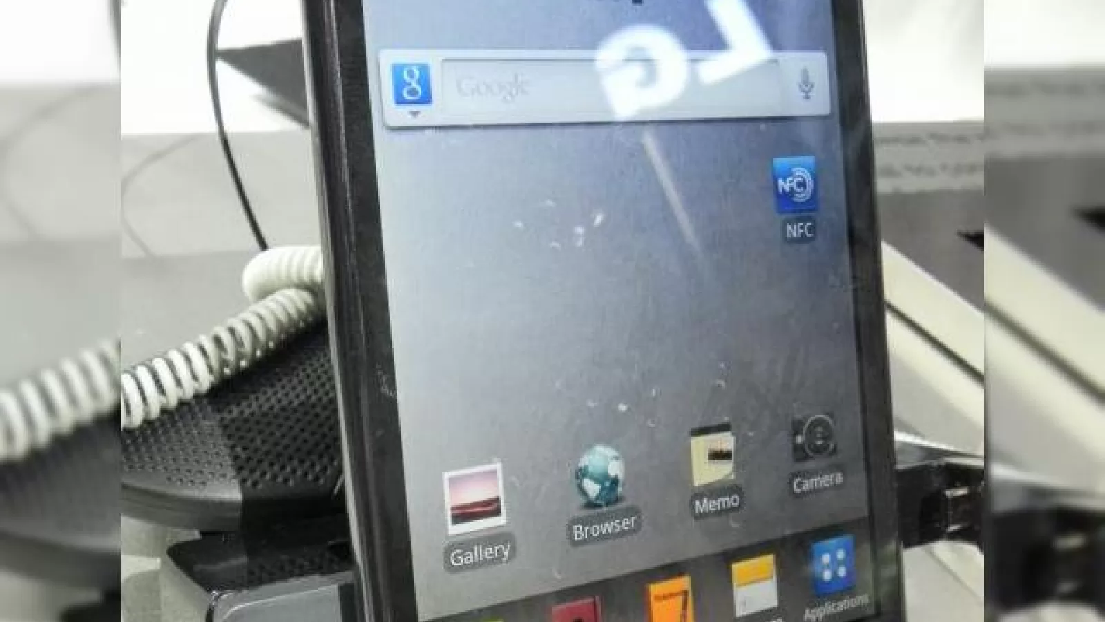 MWC 2012: LG Optimus Vu preview - telefonul cu ecran de 5 inch 4:3 (Video)