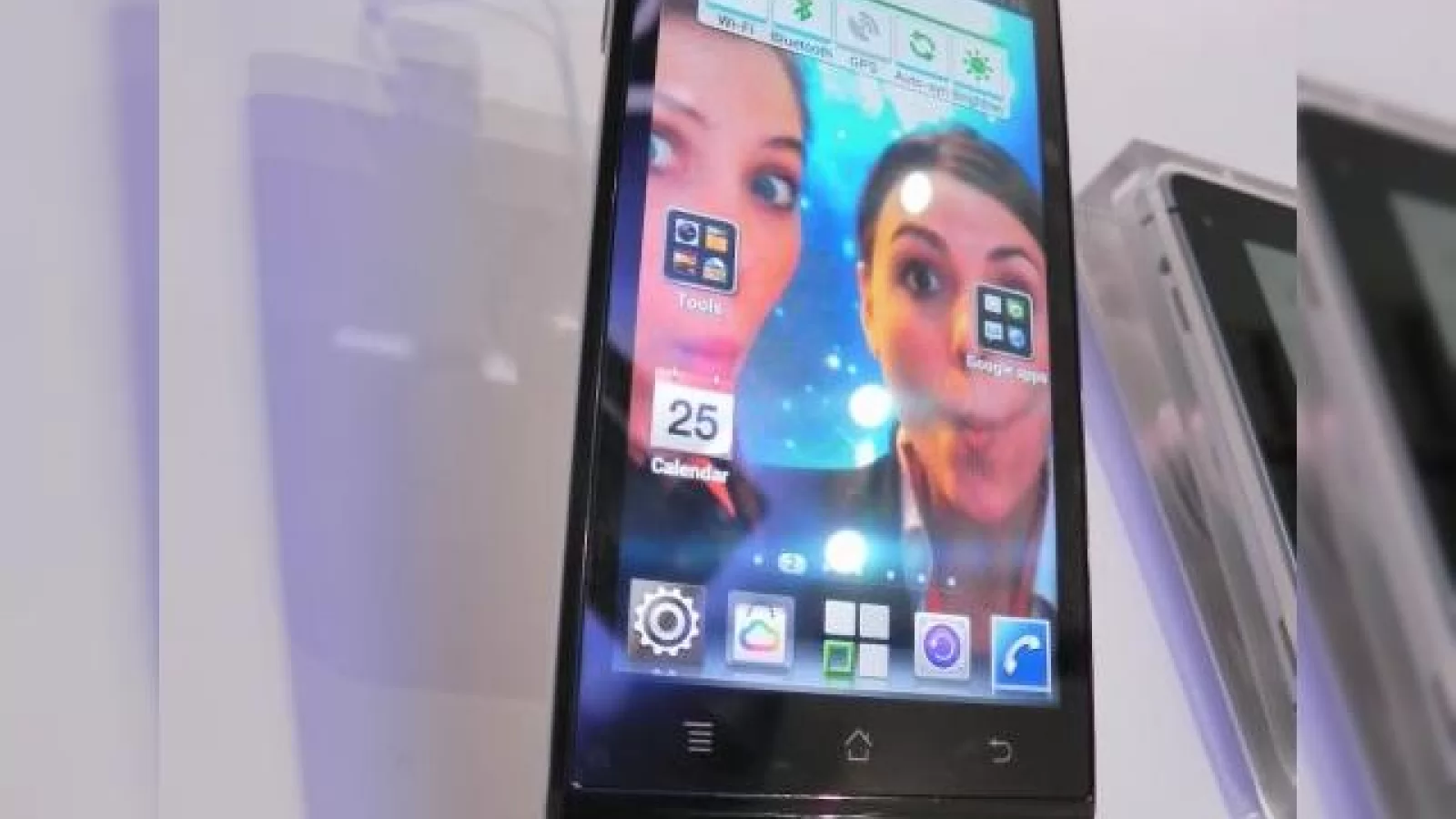 MWC 2012: Huawei Ascend P1 preview - telefon subțire cu Android 4.0, display Super AMOLED (Video)