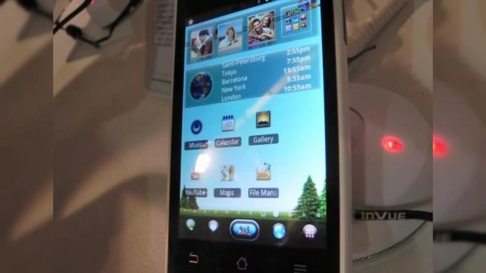 MWC 2012: ViewSonic ViewPhone 4S hands on, telefonul cu interfața 3D, ecran de iPhone 4S (Video)