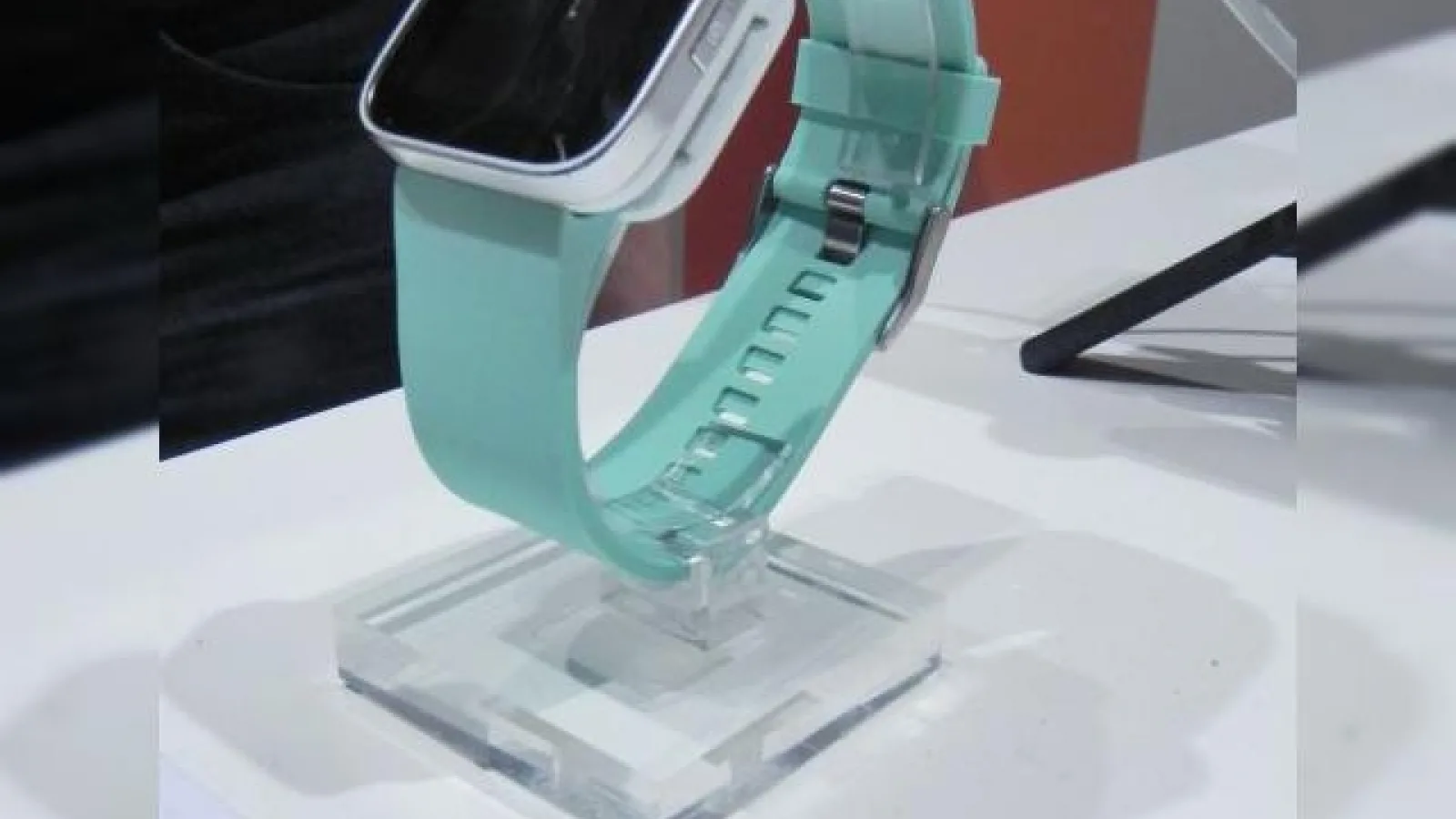 MWC 2012: Sony Smart Watch preview video - ceasul inteligent cu rol de telecomandă pentru telefoanele Xperia (Video)