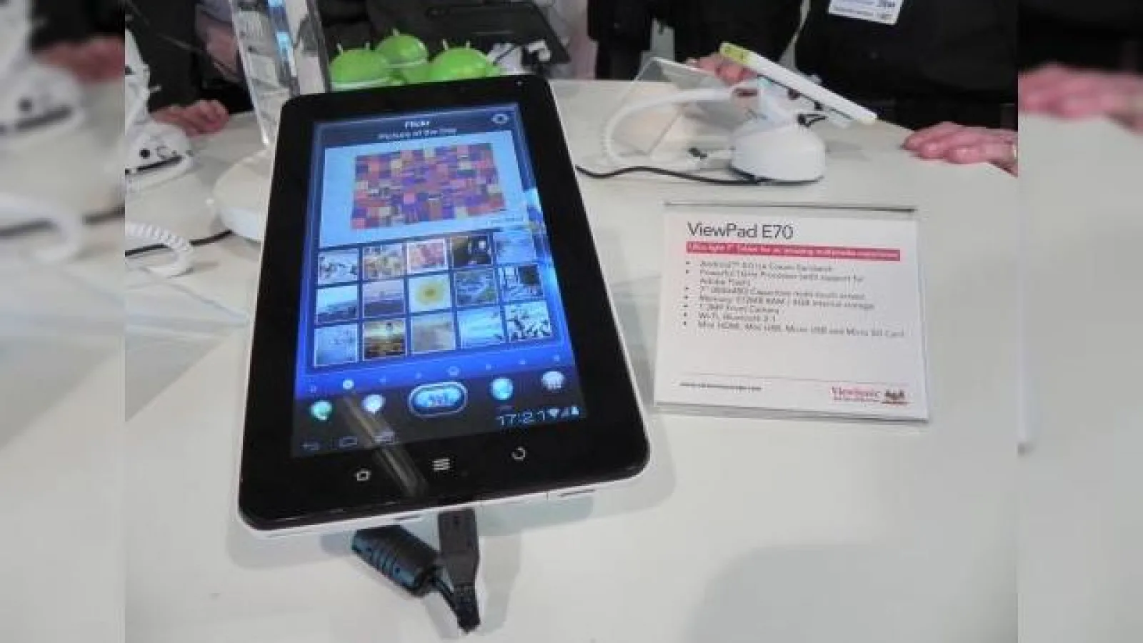 MWC 2012: ViewSonic ViewPad E70 Hands On - tableta Android 4.0 entry level cu interfață 3D (Video)