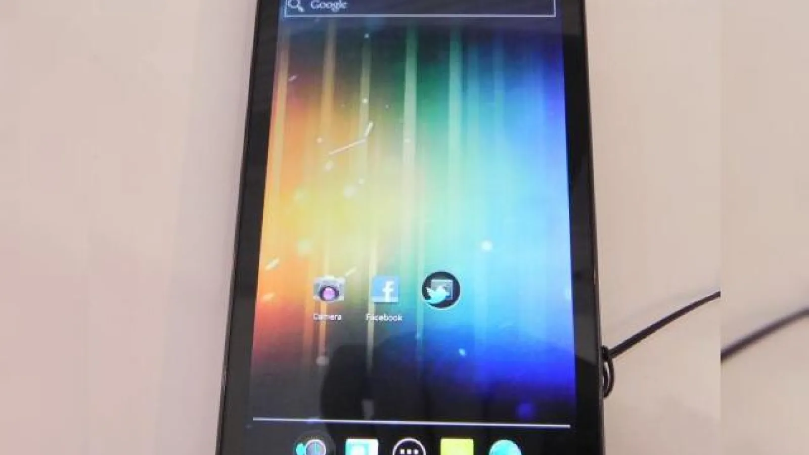 MWC 2012: Fujitsu Arrows Ultra hands on - telefonul cu camera de 13 MP pentru care Îi invidiem pe japonezi (Video)