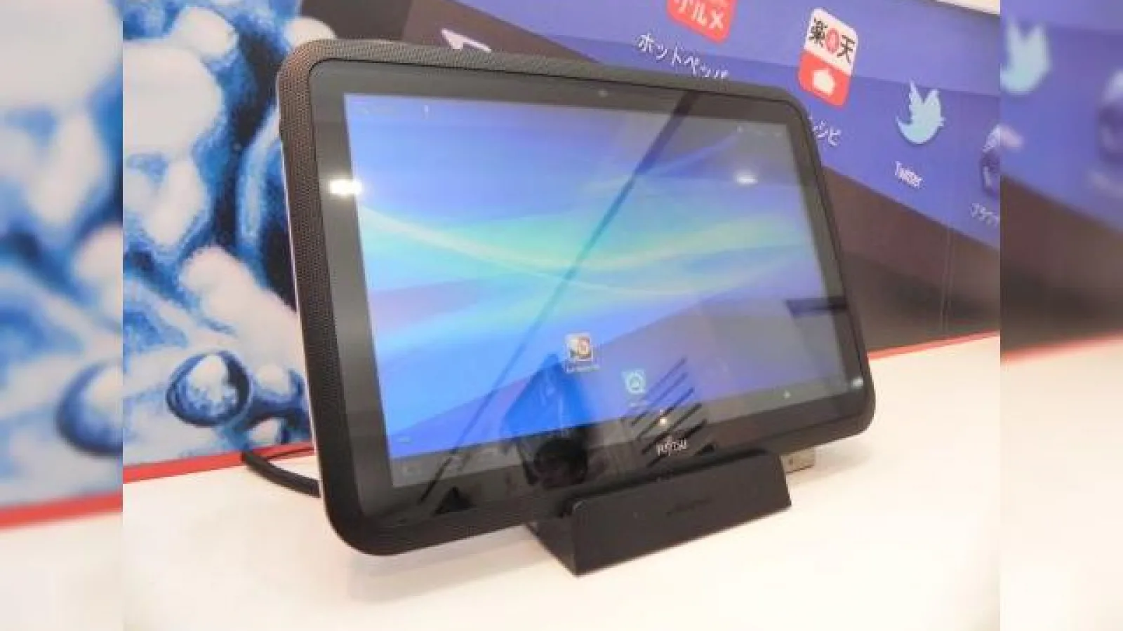 MWC 2012: Fujitsu Arrows Tab Hands on - tabletă performantă rezistentă la apă (Video)