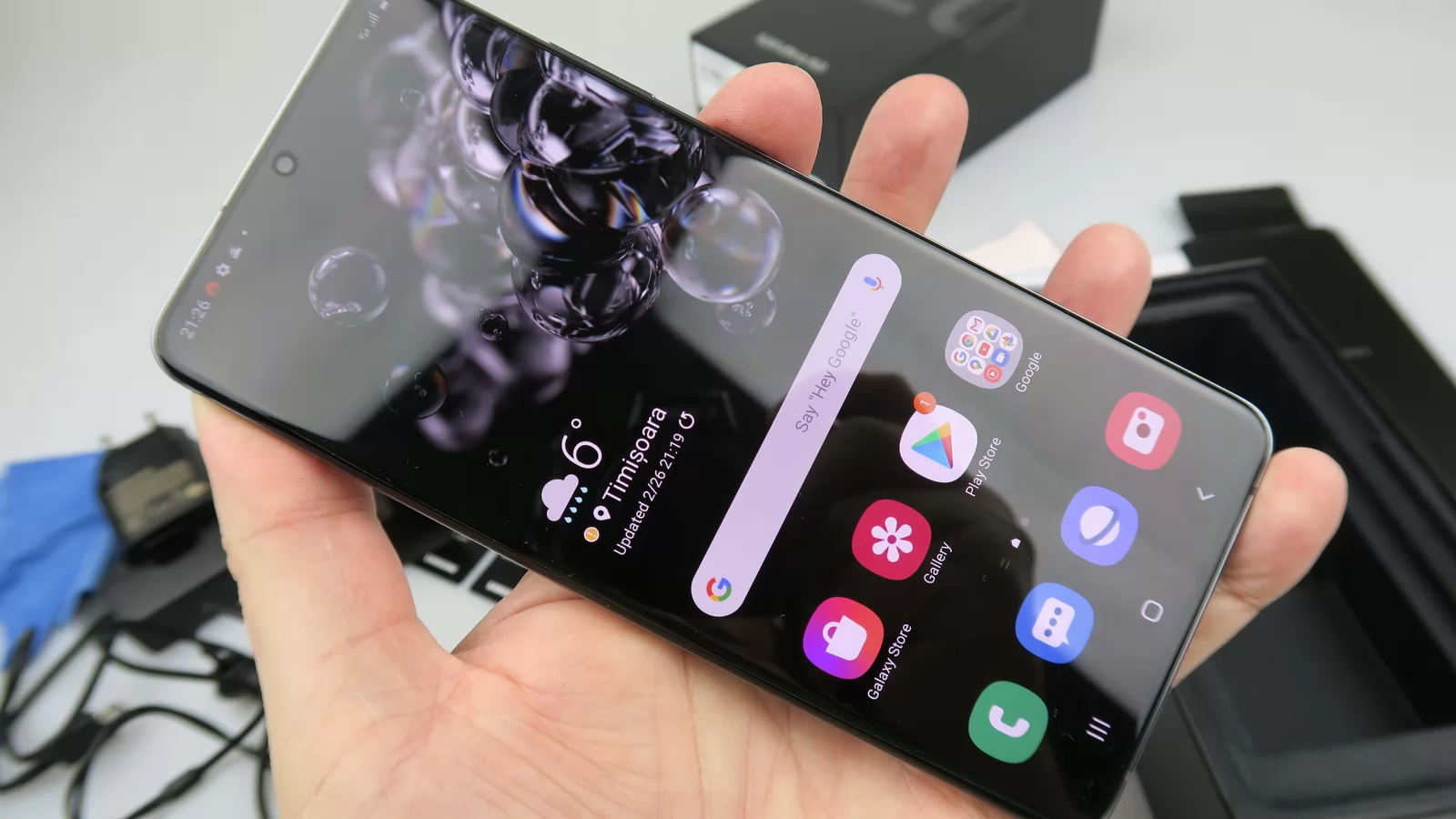 Samsung Galaxy S20 Ultra 5G: Display cu refresh rate mare, imersiv, luminos