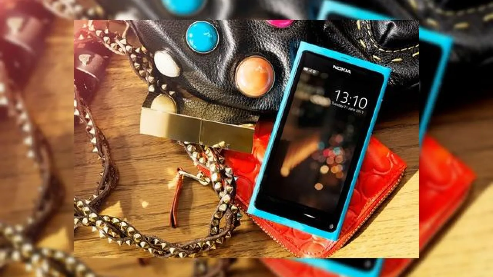 Idei de cadou pentru 8 Martie: Telefoane mobile pentru toate gusturile