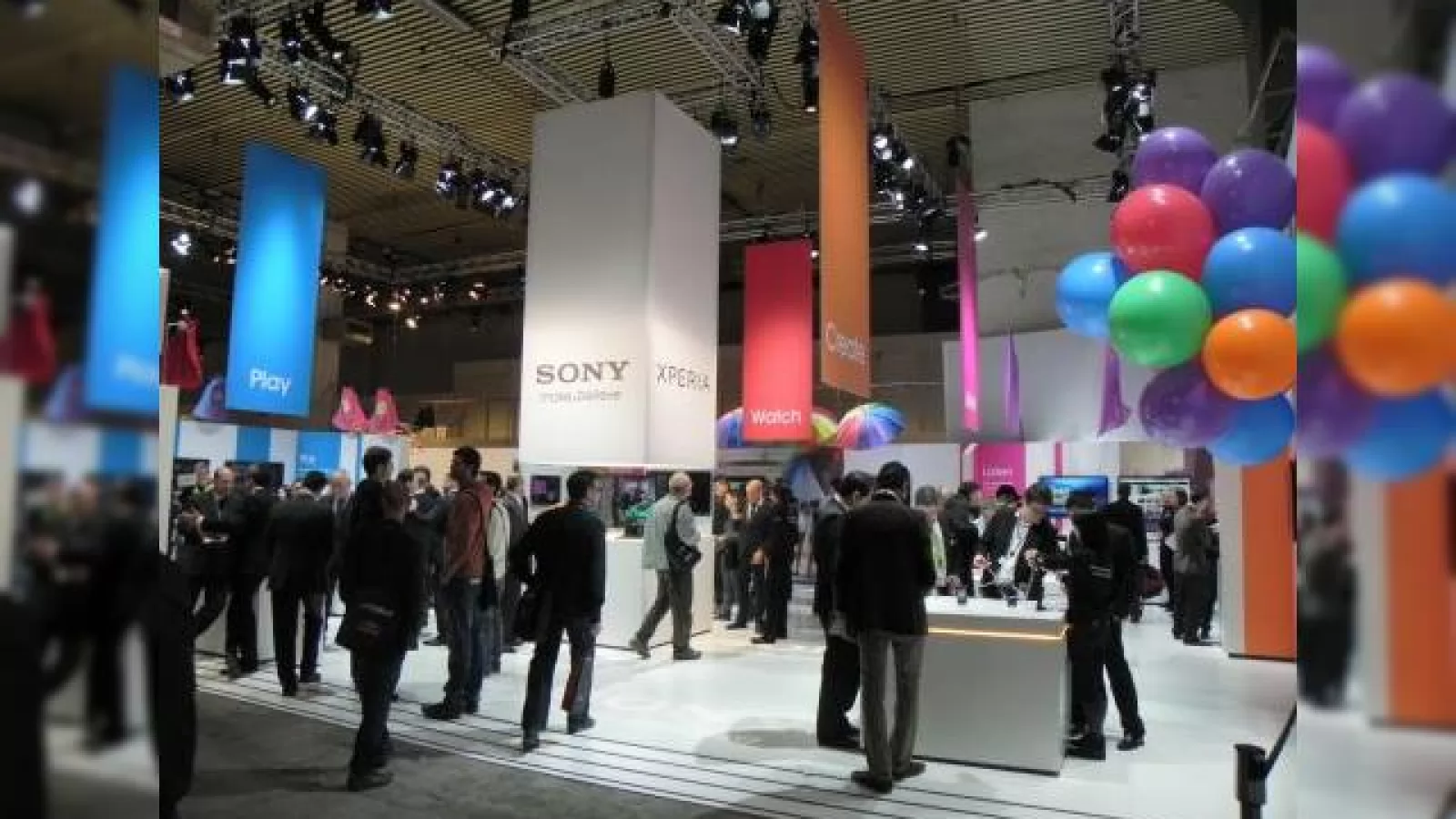 Standul Sony de la MWC 2012 - elegant, divers etnic, minimalist (Video)