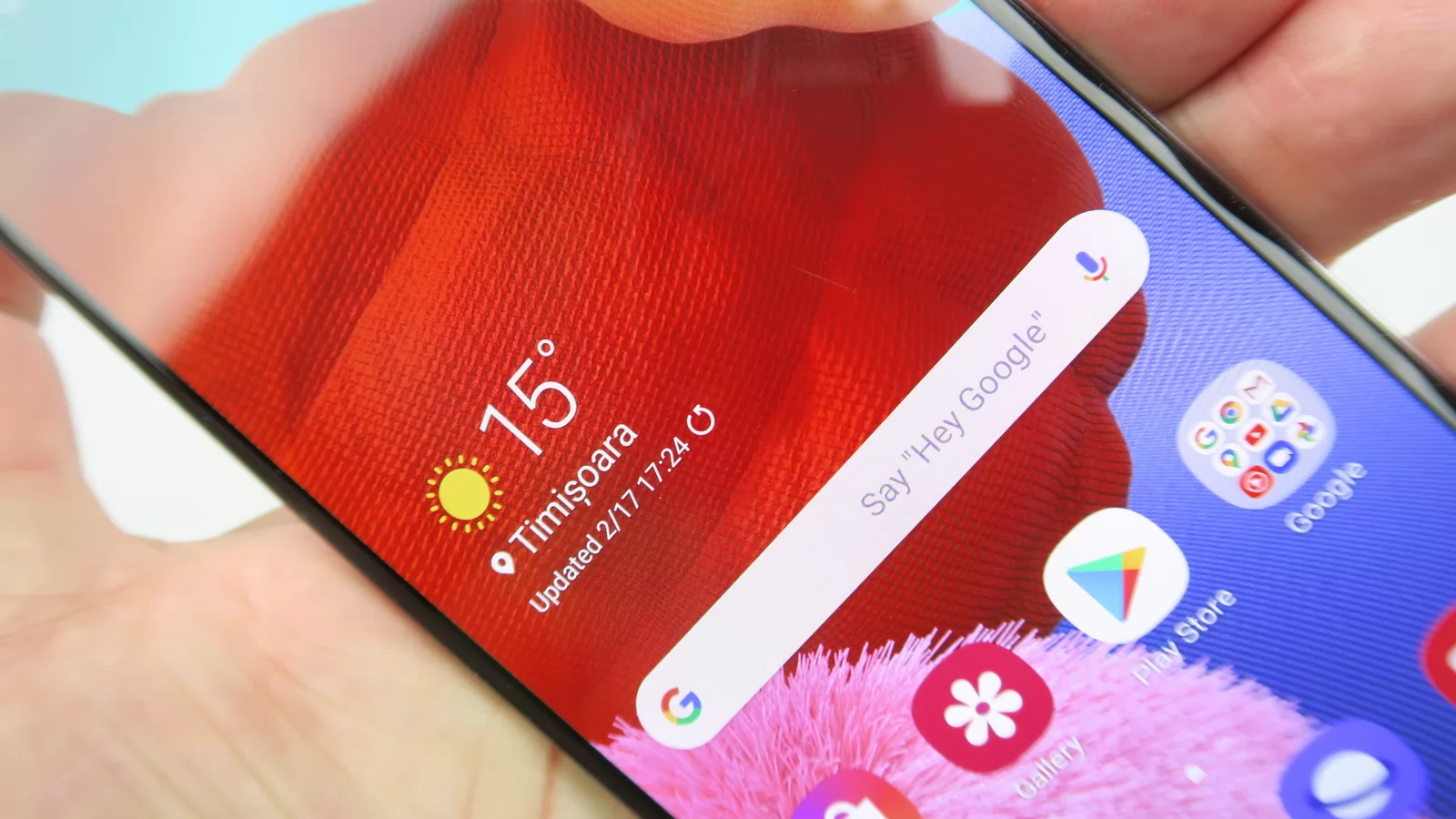 Samsung Galaxy A51: Display de calitate, Super AMOLED, acum mai mare