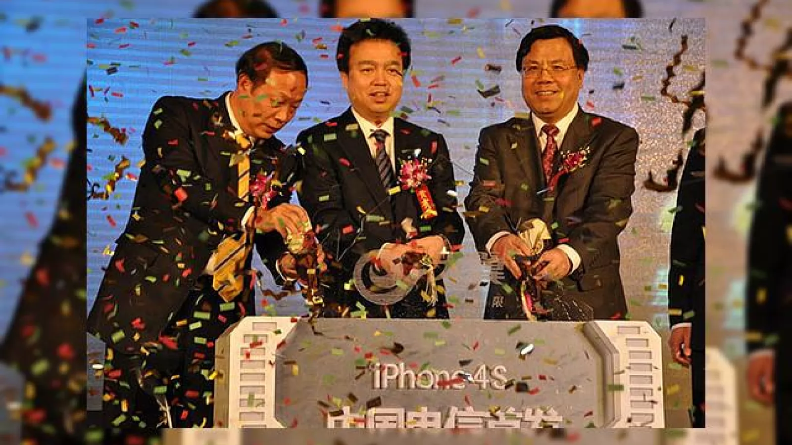 iPhone 4S debutează În forță În China, cu 200.000 de precomenzi prin China Telecom