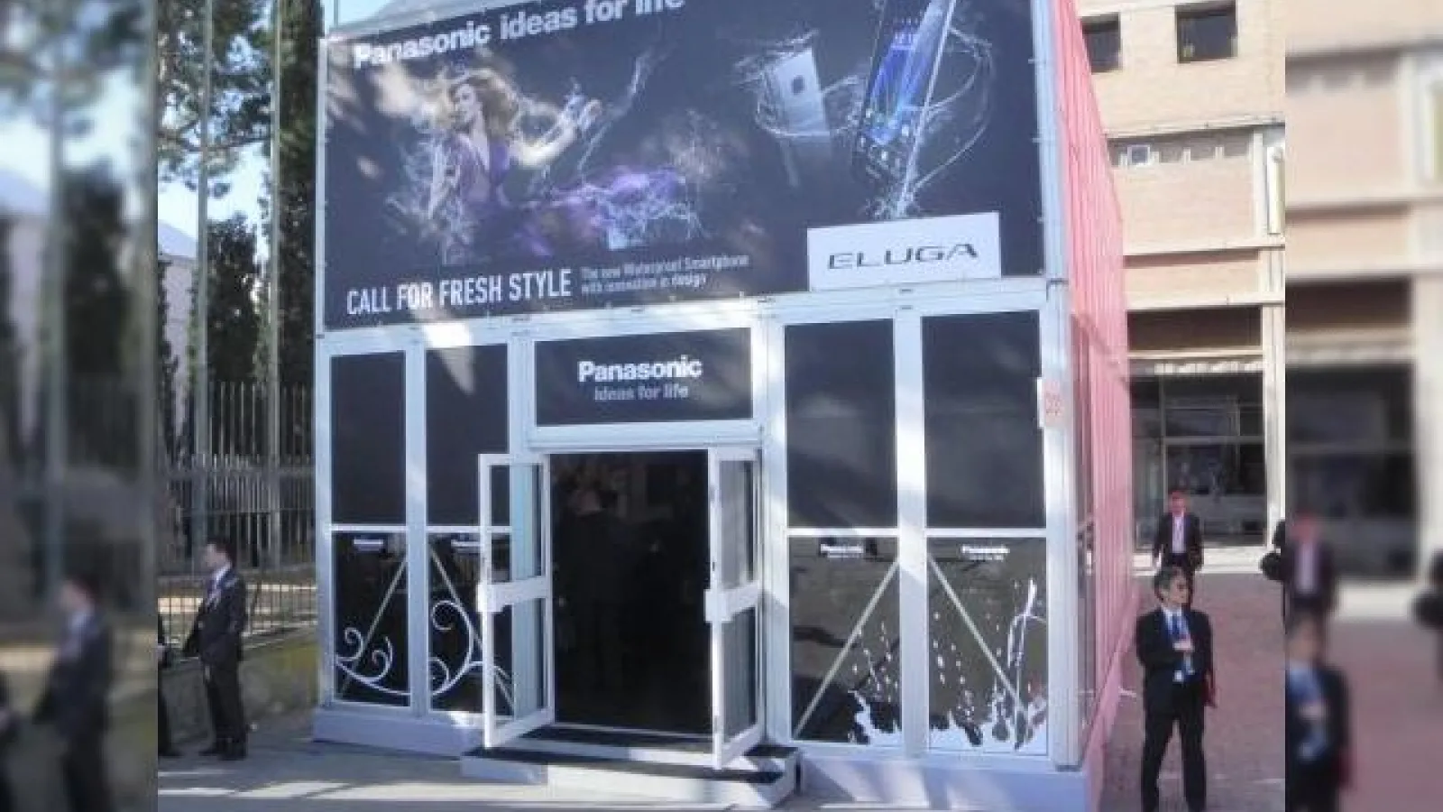 MWC 2012 și premiile revin: Standul Panasonic din Barcelona - telefoane rezistente la apă, tehnologie eco și noi cadouri pentru voi (Video)