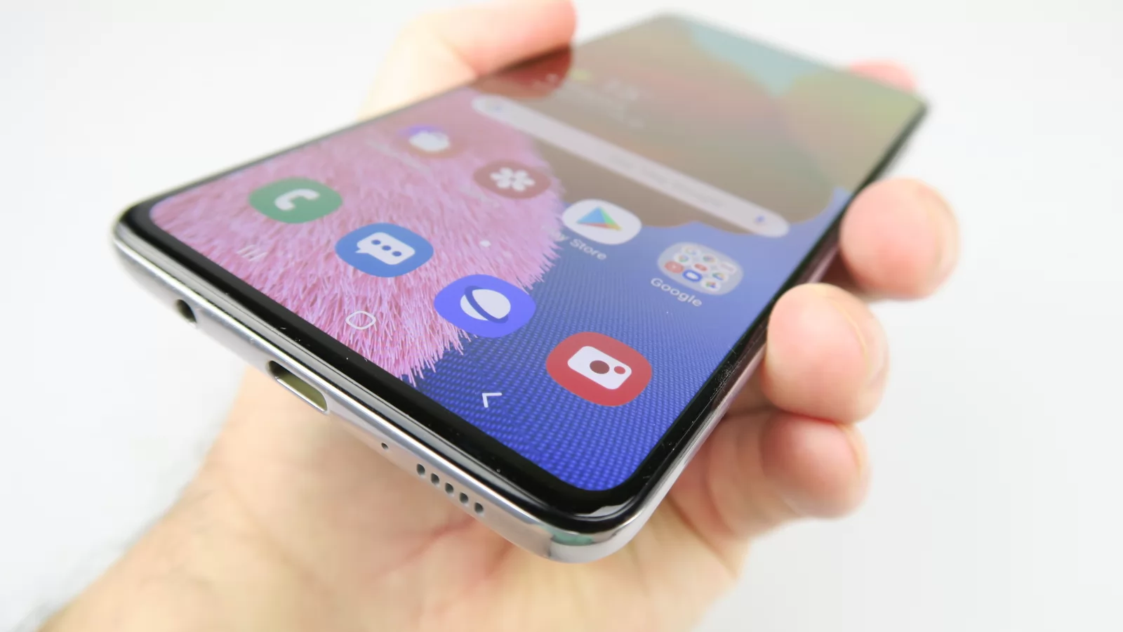 Samsung Galaxy A51: Acustică cu volum puternic la jocuri, OK la muzică