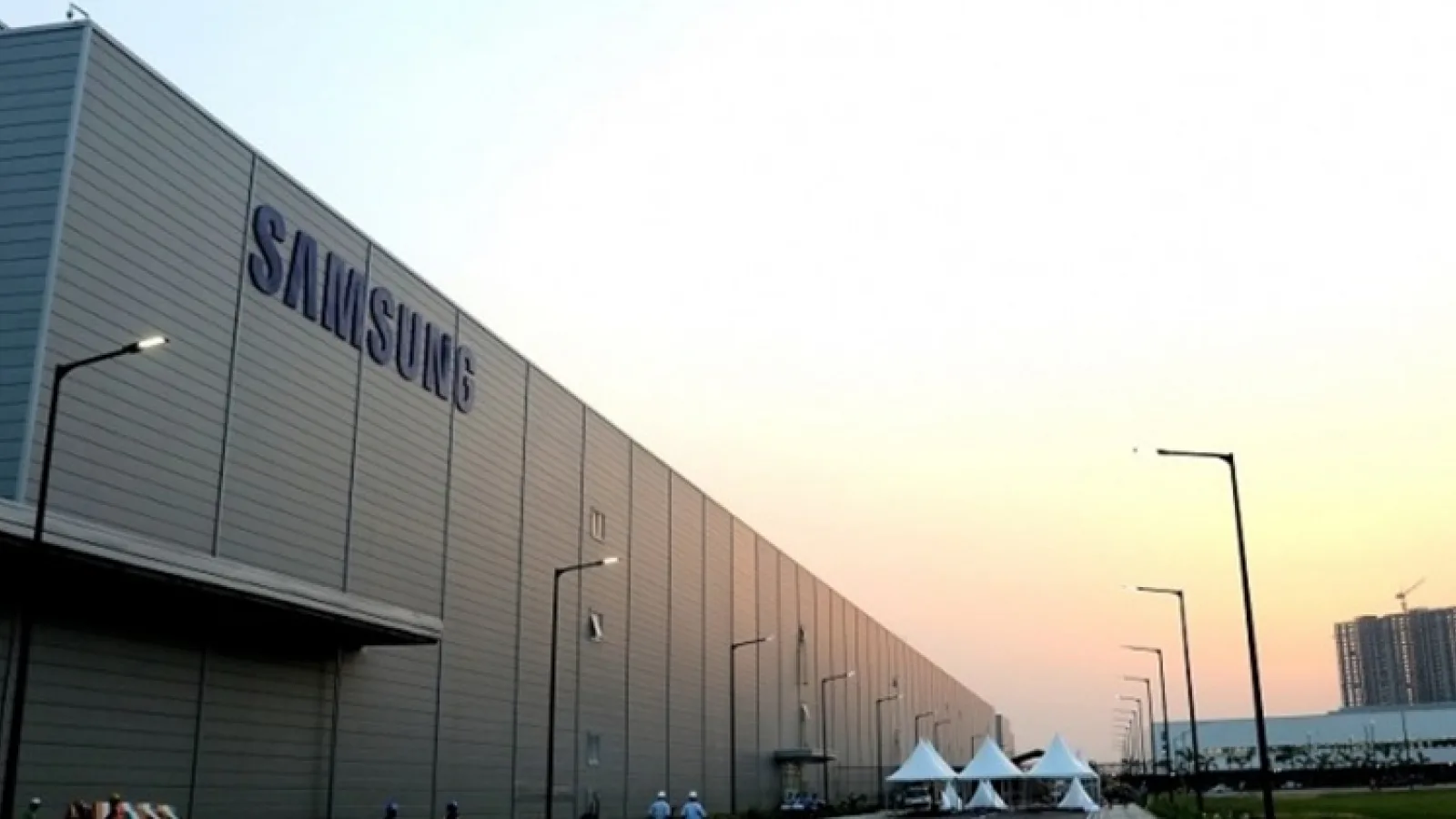 Samsung își închide temporar fabrica de smartphone-uri din India, pentru a-și proteja angajații în lupta contra COVID-19
