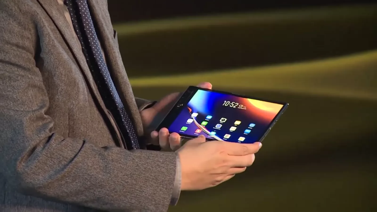 Royole Flexpai 2 este cel mai nou telefon pliabil, cu display revoluţionar "Cicada Wing", procesor Snapdragon 865