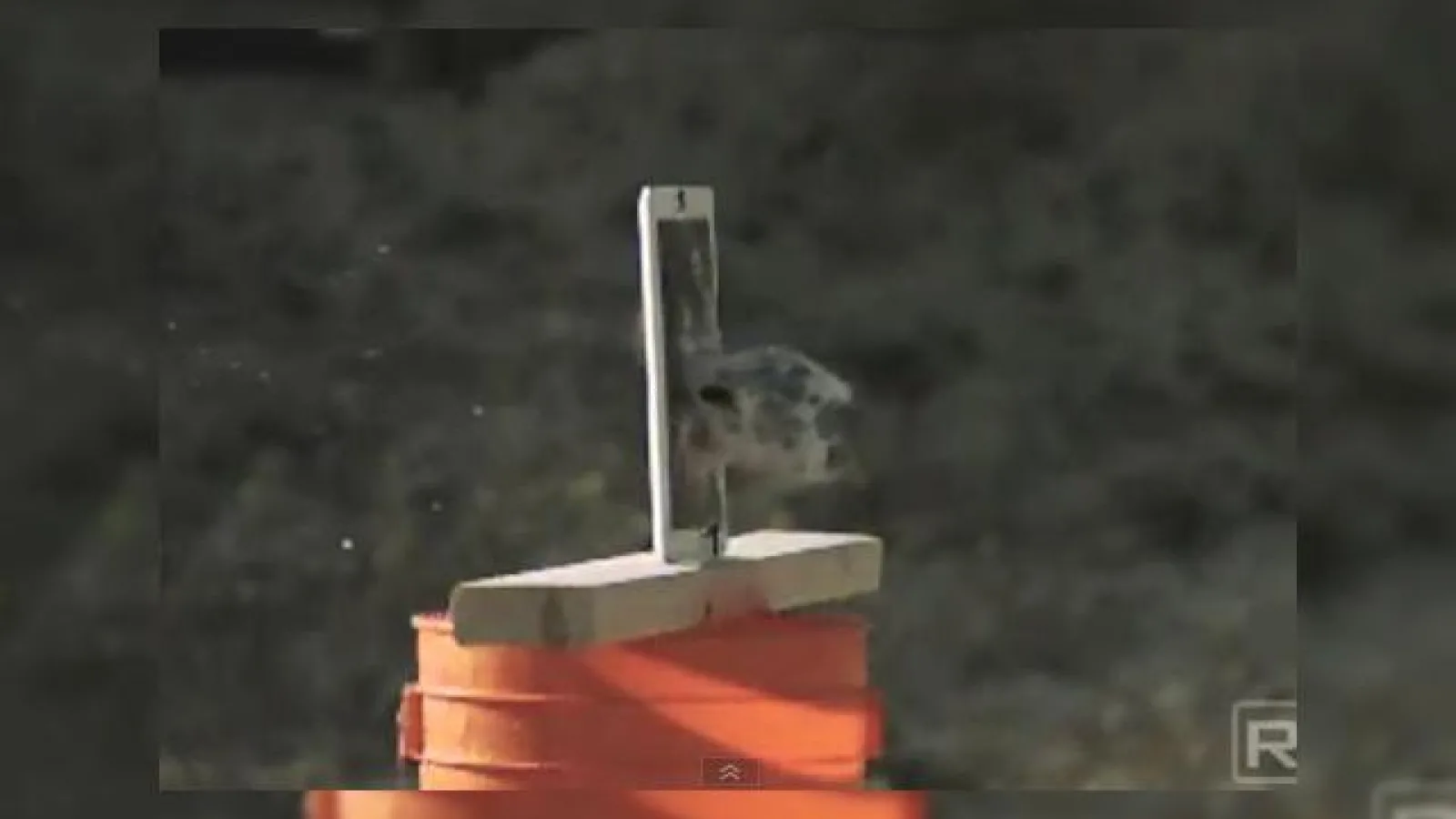 Noul iPad mitraliat, distrus, sfâșiat de arme de ultima generație (Video)