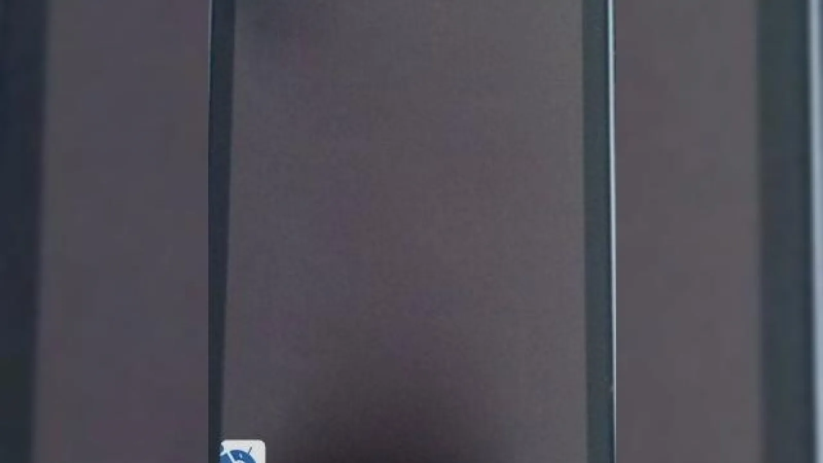 Un nou smartphone Motorola cu design de RAZR, senzor de camera mai proeminent