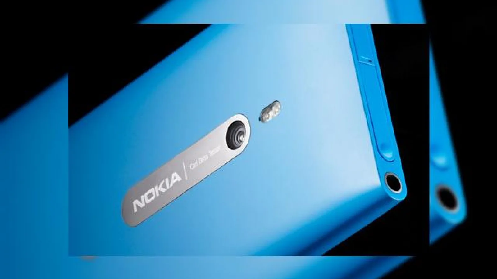 18 telefoane Nokia Lumia 800 și un clip video de senzație