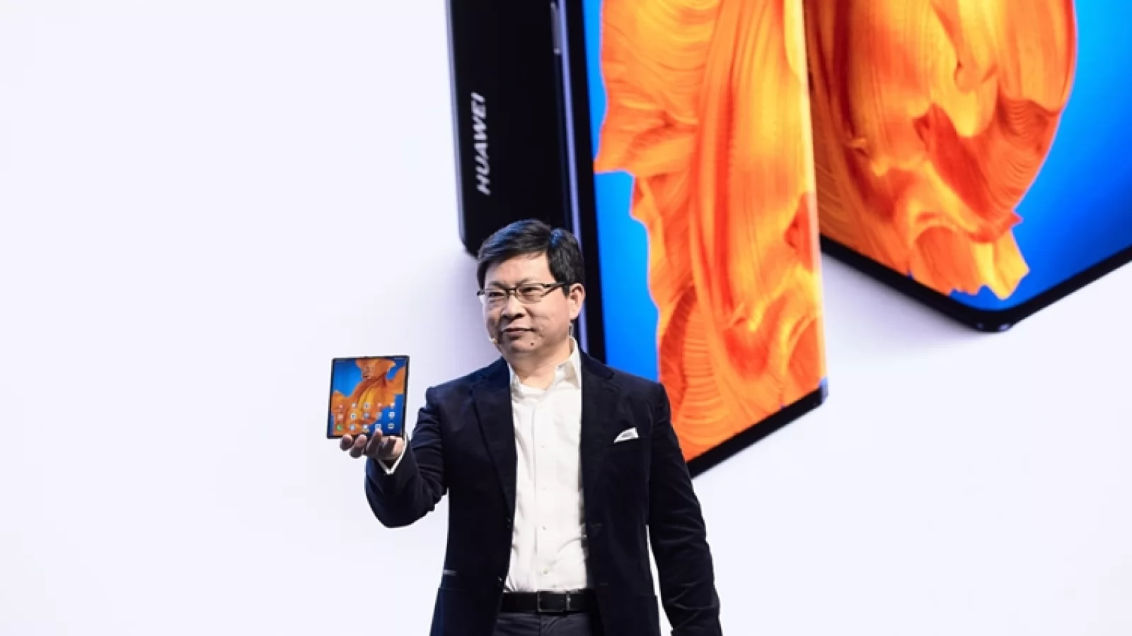 Pierderi de 60 de milioane de dolari pentru Huawei, din cauza telefonului pliabil Mate Xs; Iată contextul