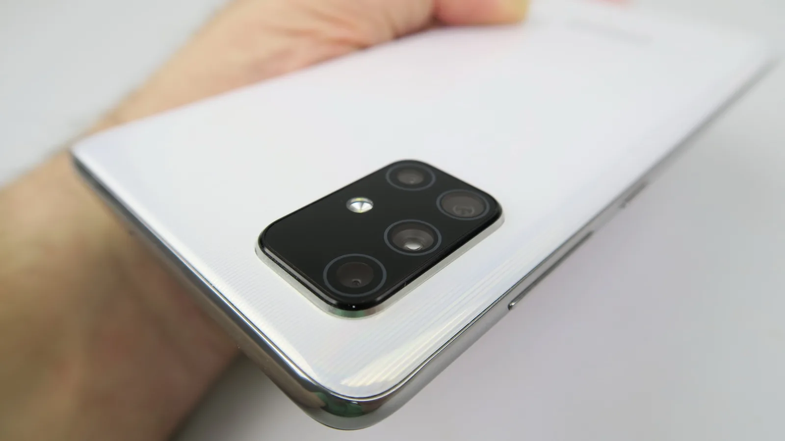 Samsung Galaxy A71 obţine un scor mic în DxOMark; Iată ce a nemulţumit francezii