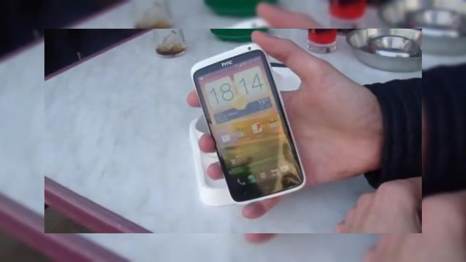 Cu aromă de melci și fromage - HTC One X scos din cutie de un francez (Video)