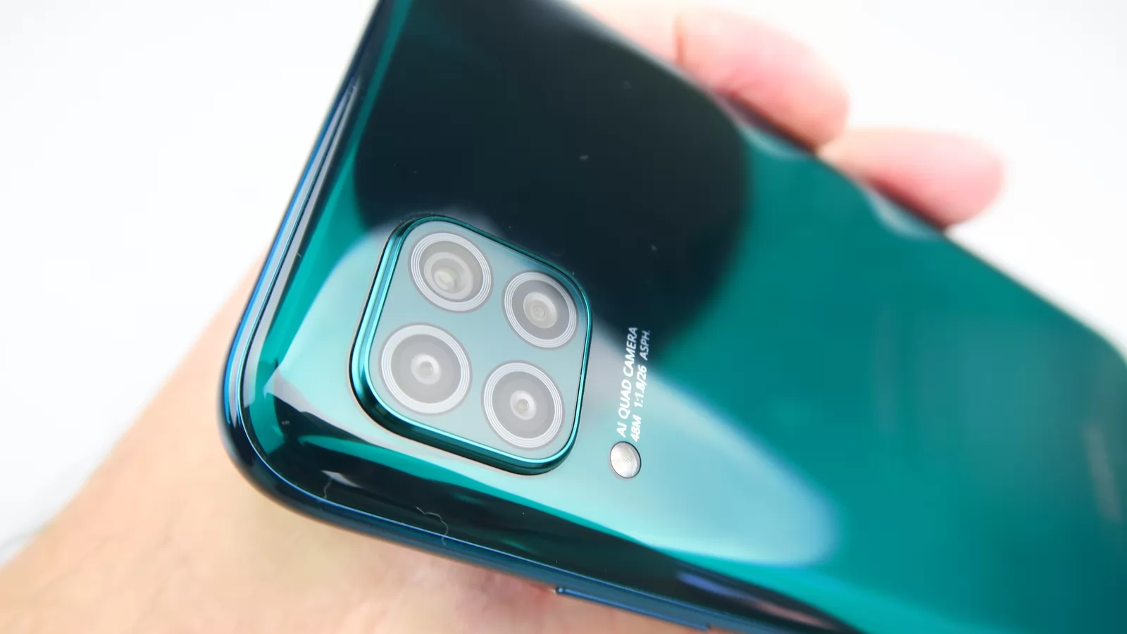 Huawei P40 Lite: Baterie de aproape 2 ori mai bună decât la P30 Lite