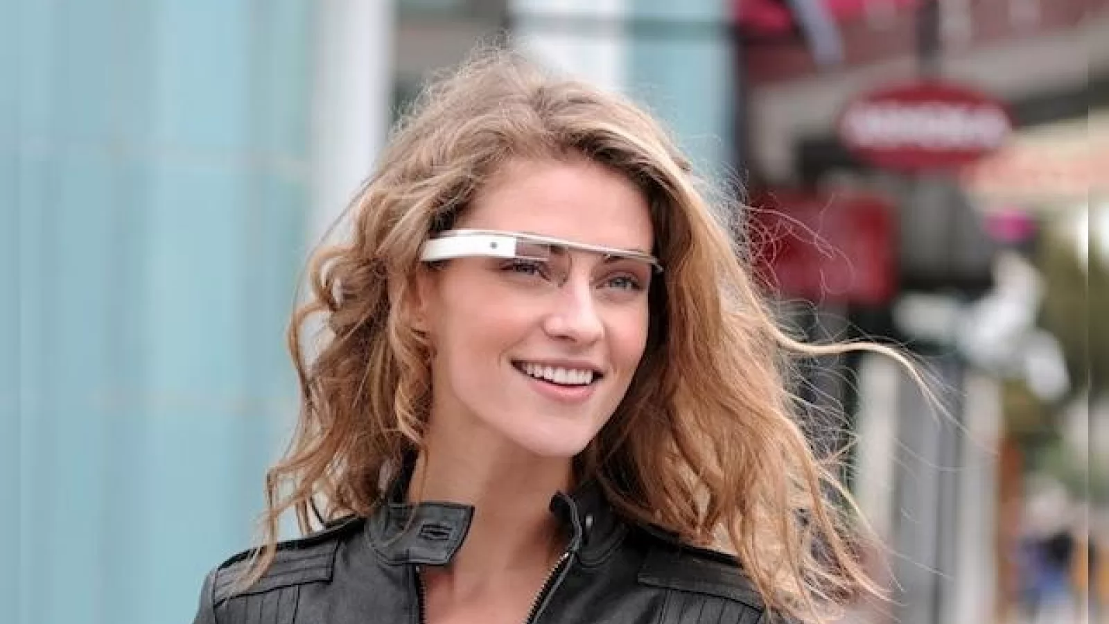 Google Project Glass - perechea de ochelari cu camera și augmented reality care va Înlocui telefoanele (Video)