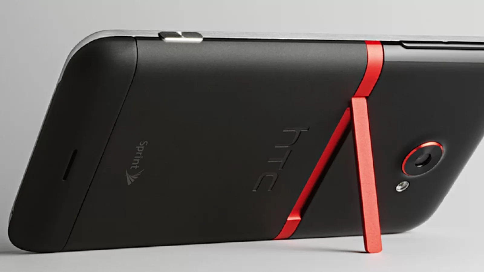 HTC Evo 4G LTE - Încrucișarea dintre HTC One X și One S?
