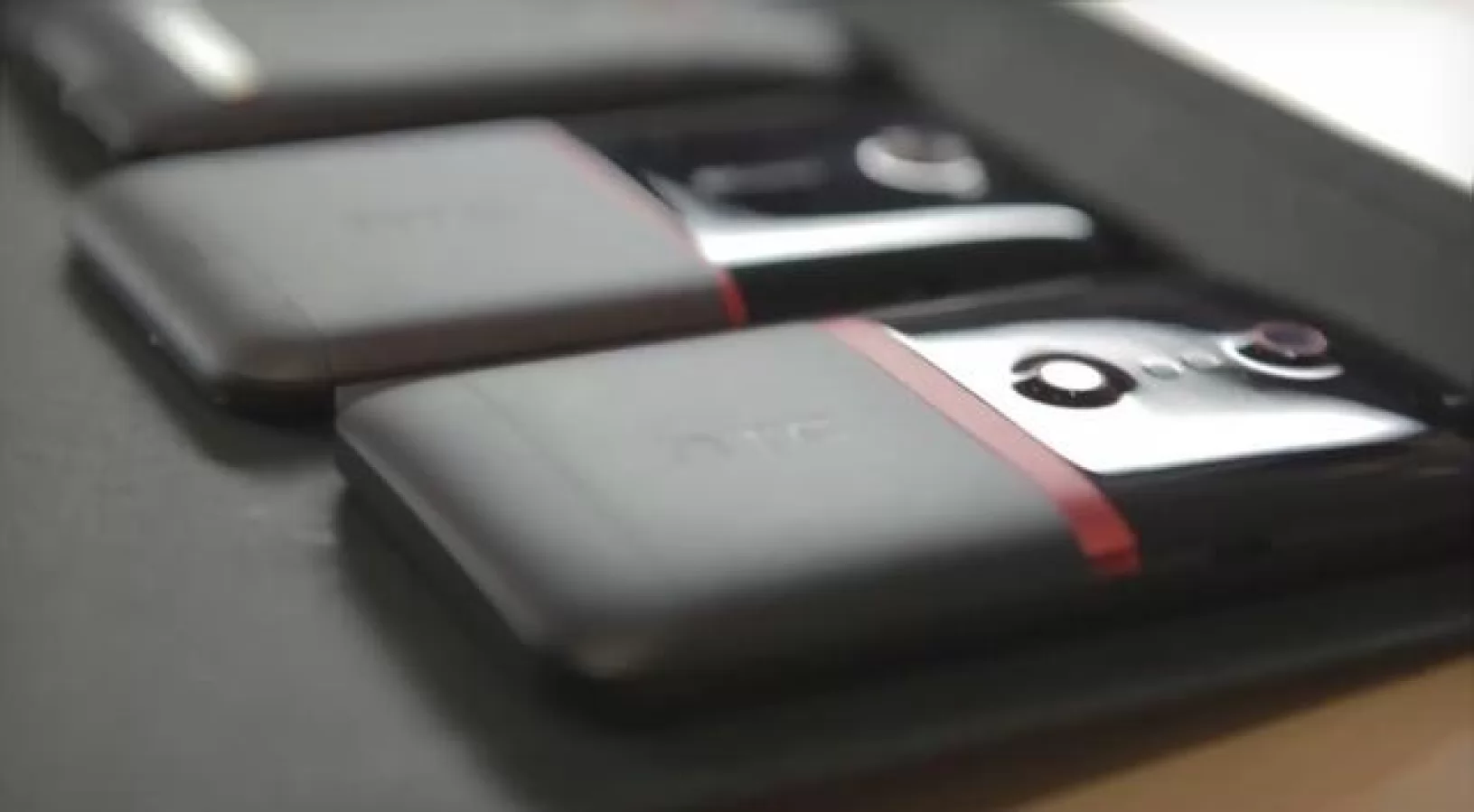 Un nou telefon 3D de la HTC? Un posibil HTC EVO 3D 2 Își face apariția Într-un promo pentru HTC EVO 4G LTE (Video)