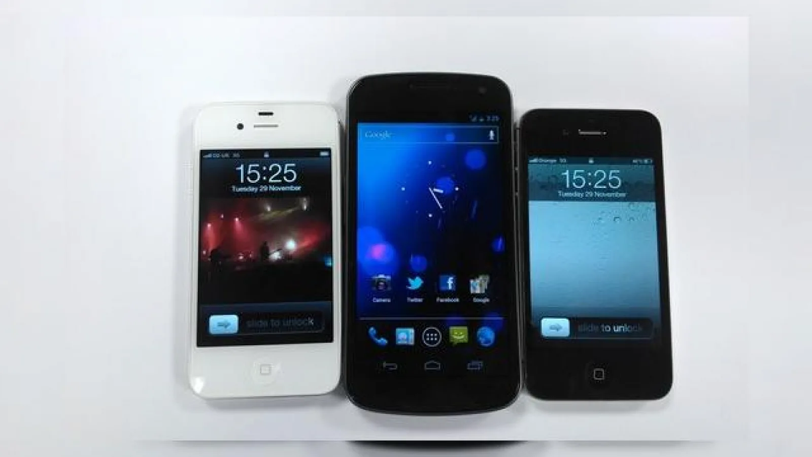 Android vs iOS sau Samsung Galaxy Nexus vs iPhone 4S - care experiență este mai completă? [video]