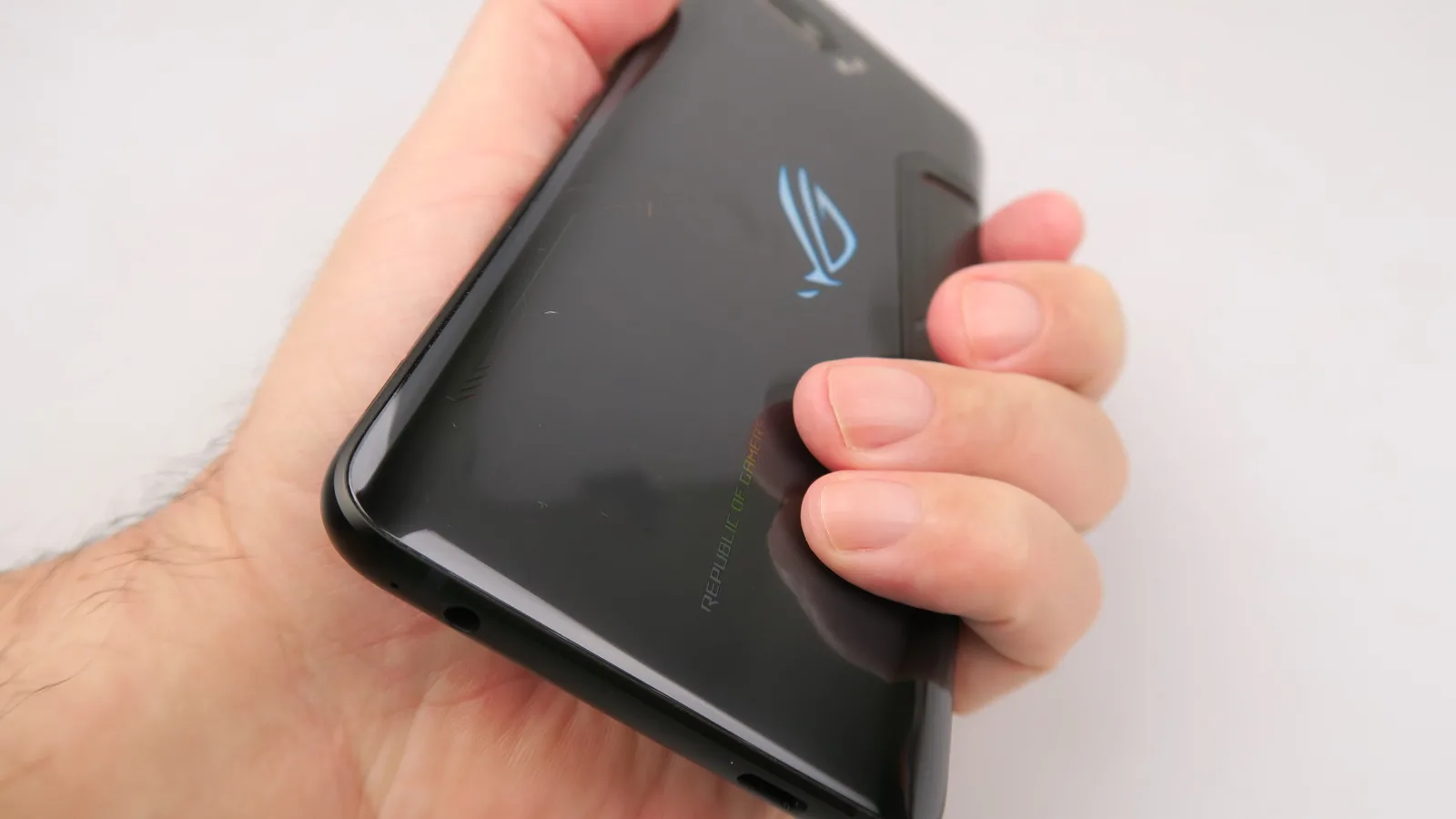 ASUS ROG Phone II: Bateria numărul 1 printre telefoane de gaming