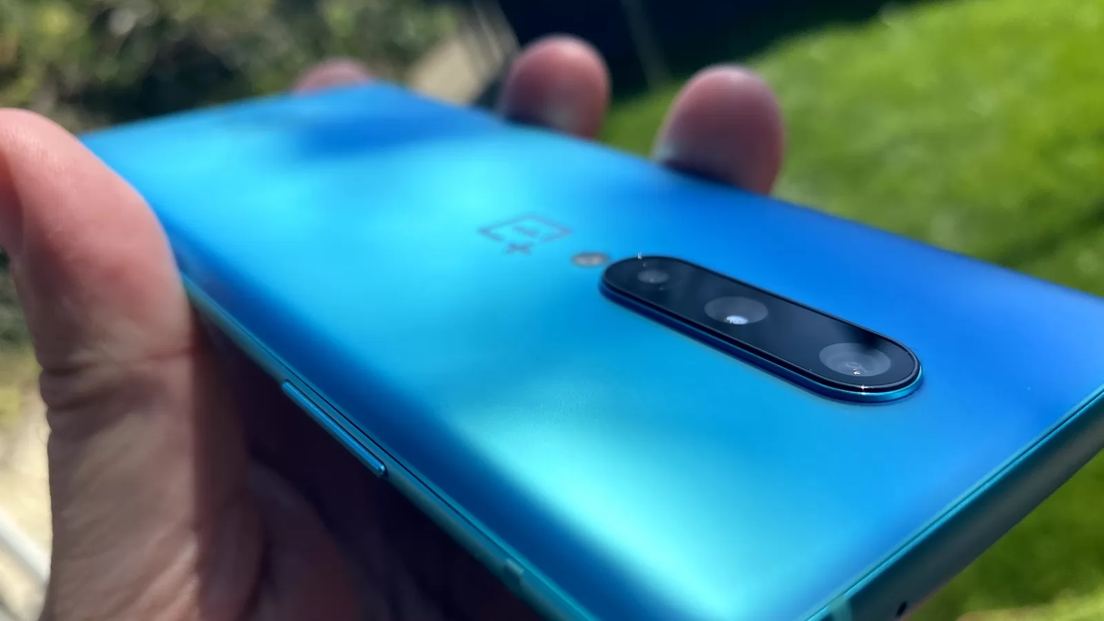 Mobicast #307: Podcast cu dezbatere despre "telefonul cât un salariu", probleme ecran OnePlus 8 Pro, lansare Motorola Edge+