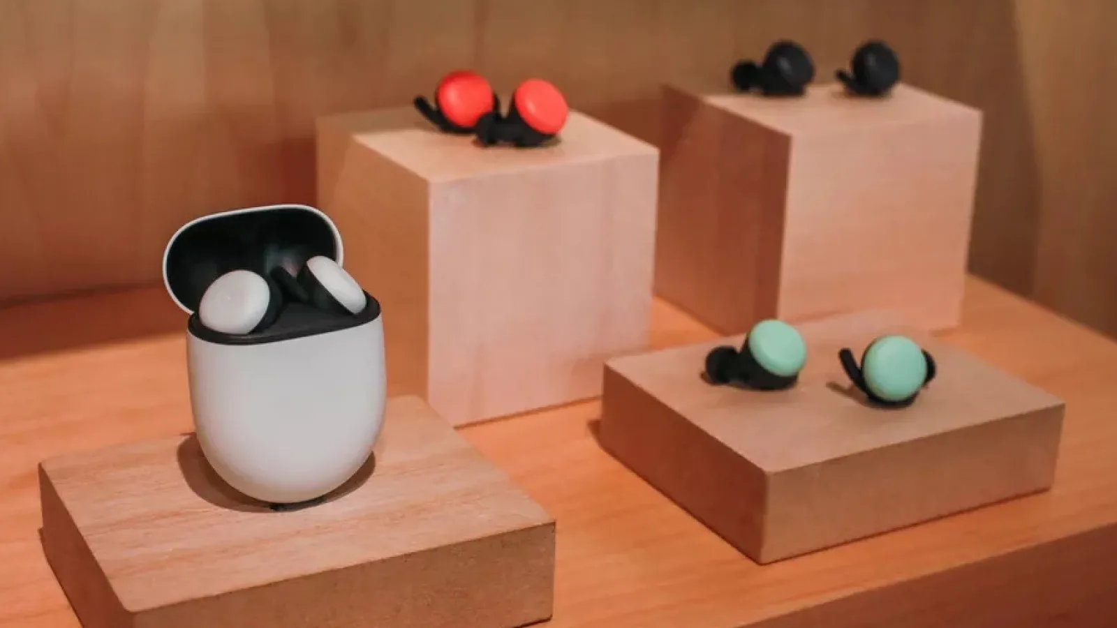 Google pune în vânzare căștile wireless Pixel Buds 2 la prețul de 179 dolari; Le așteptăm și pe plan local curând