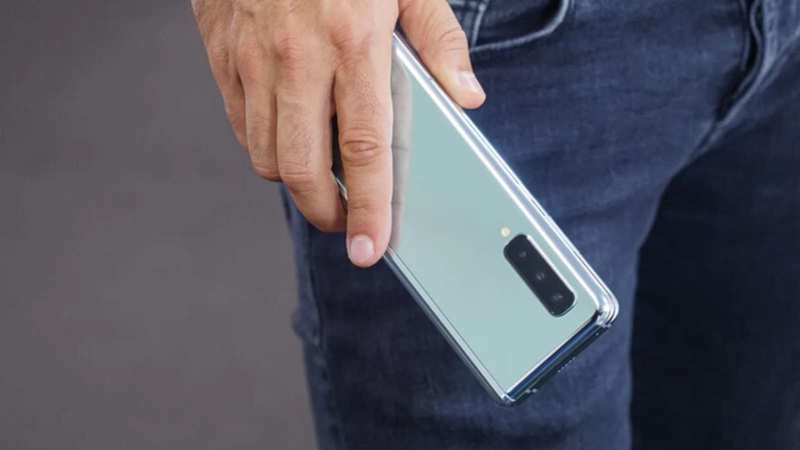 Noi detalii despre pliabilul Samsung Galaxy Fold 2 apar online; Va avea preț mai mic decât predecesorul, cameră triplă și ecran 120Hz