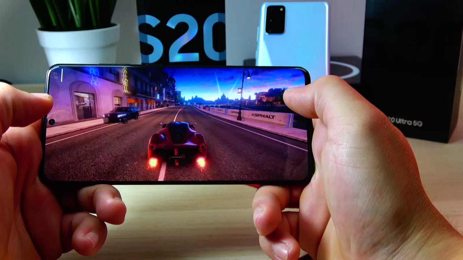 Top 5 lucruri cool pe care le poţi face cu Samsung Galaxy S20 Ultra în izolare: de la food blogging la gaming, Netflix în HDR10