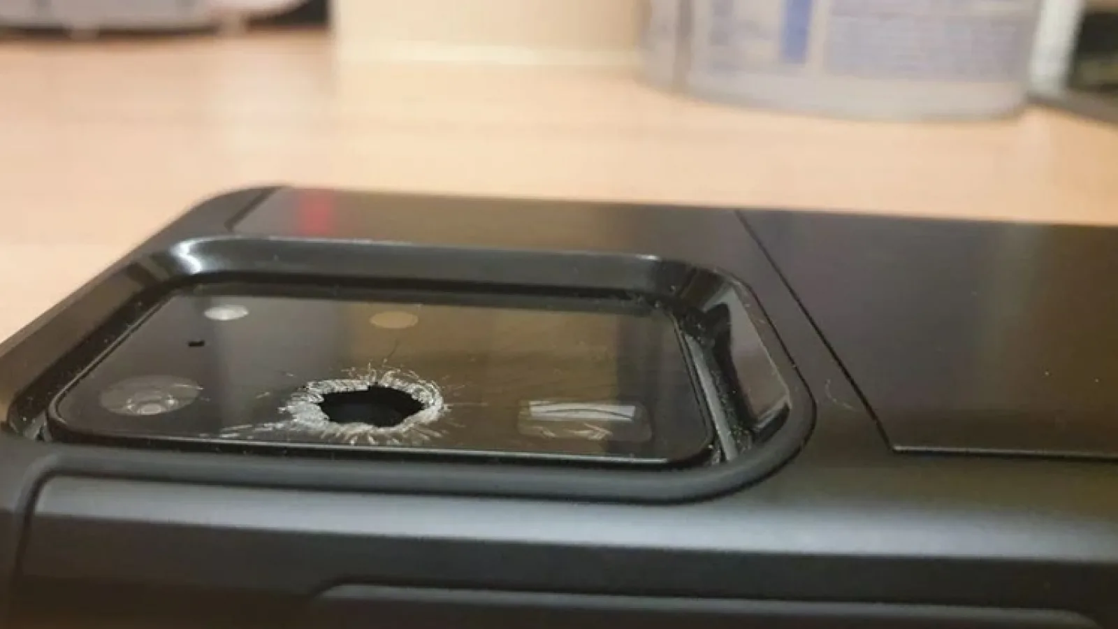 Samsung Galaxy S20 Ultra ar avea probleme cu sticla spartă a camerei mai nou, dar cazurile sunt izolate