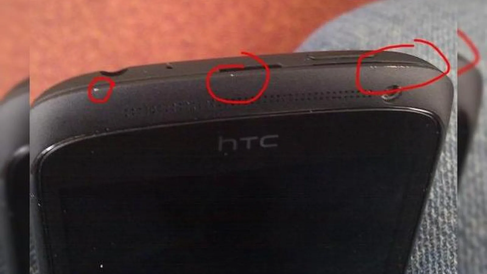 Carcasa de ceramică a telefoanelor HTC One are probleme - zgârieturi și ciobituri
