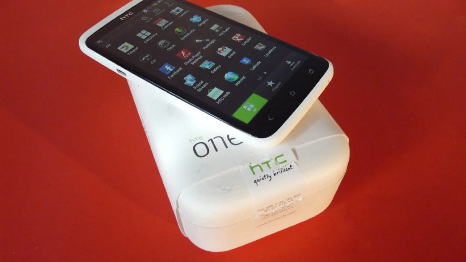 HTC One X scos din cutie la Mobilissimo.ro - design superb, interfață ultrarapidă (Video)