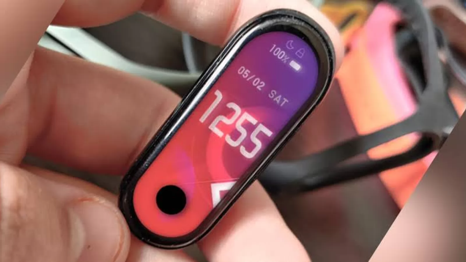 Xiaomi Mi Band 5 a scăpat pe web în fotografii hands-on, are ecran mai mare, muchii mai înguste