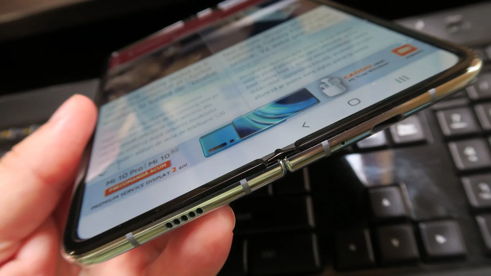 Samsung Galaxy Fold: Acustică bine echilibrată, cu stereo capabil