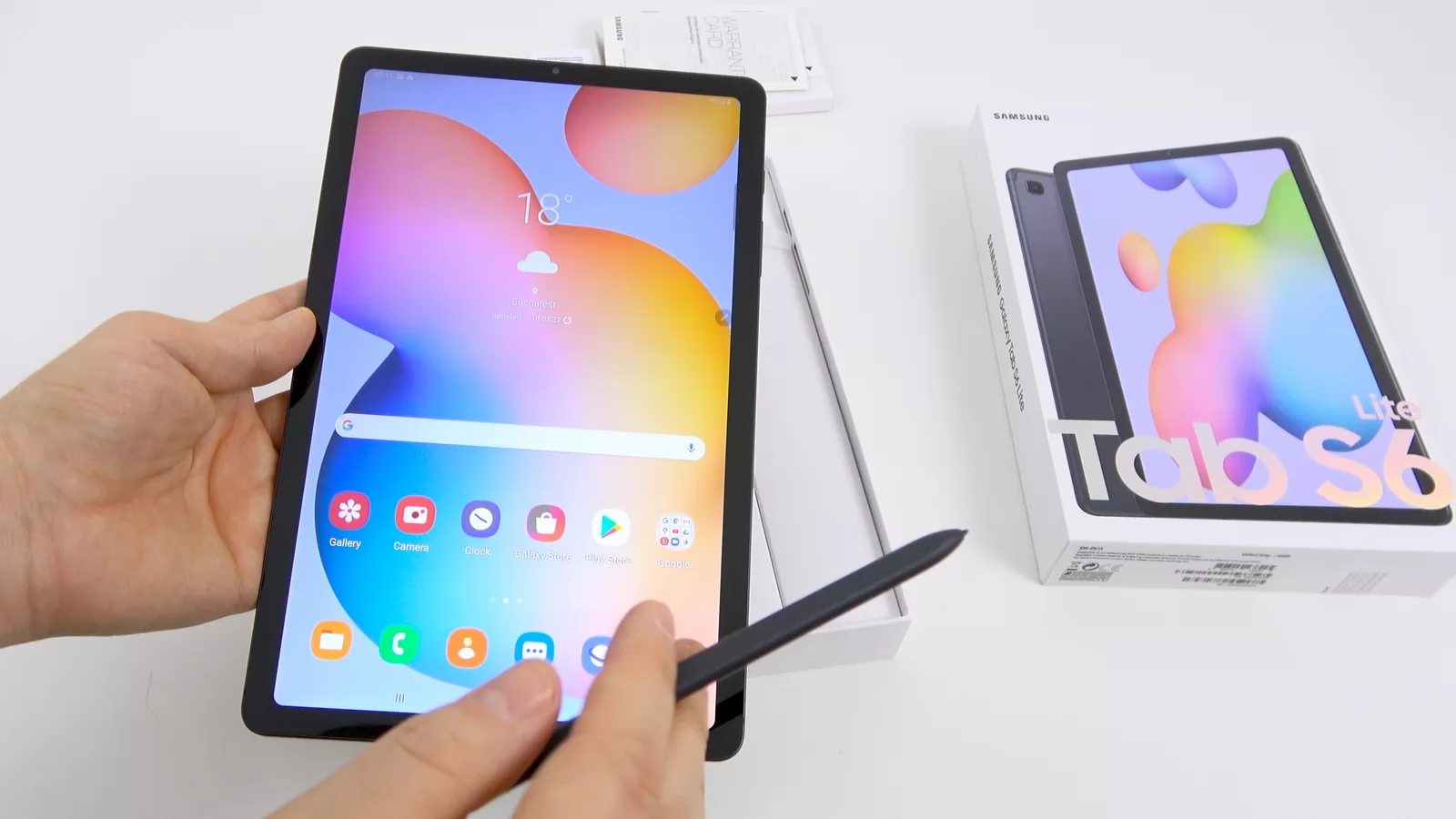 Samsung Galaxy Tab S6 Lite Unboxing: tabletă cu corp premium din metal la sub 2000 lei, cu stylus la pachet (Video/Primele Impresii)