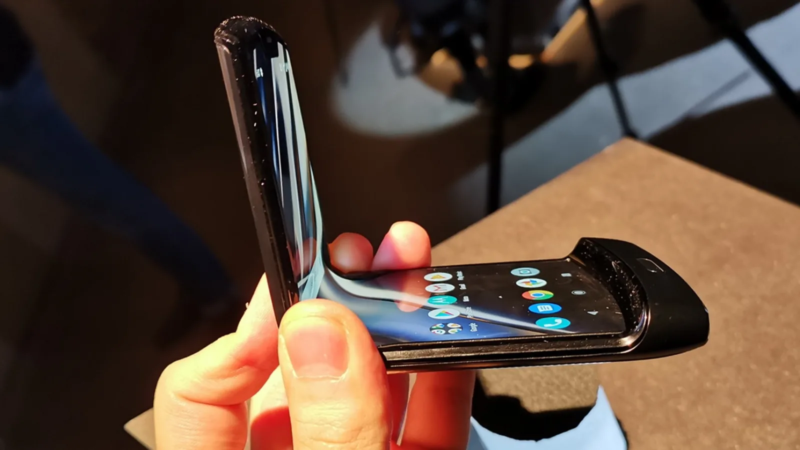 Motorola lucrează la un nou smartphone pliabil RAZR care ar putea sosi la toamnă, în septembrie