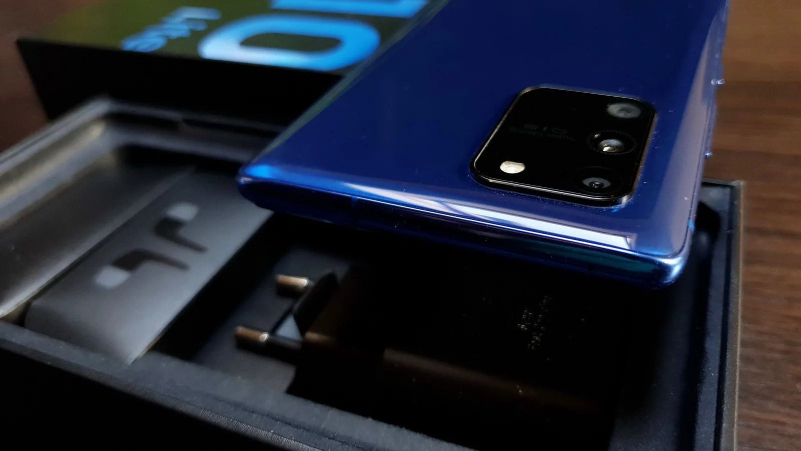 Samsung Galaxy S10 Lite: Baterie-surpriză, cu ore bune peste Galaxy S10-urile din primăvara lui 2019