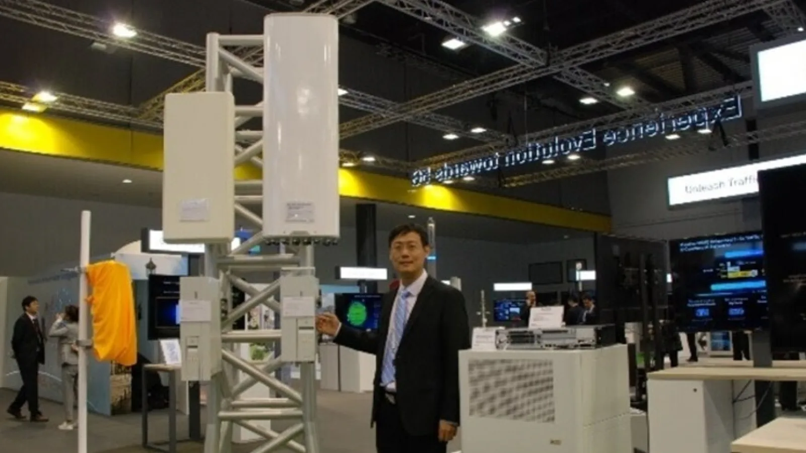 Huawei a anunţat un nou tip de design de antenă 5G: CableFree schimbă tot ce ştiam despre antenele 5G