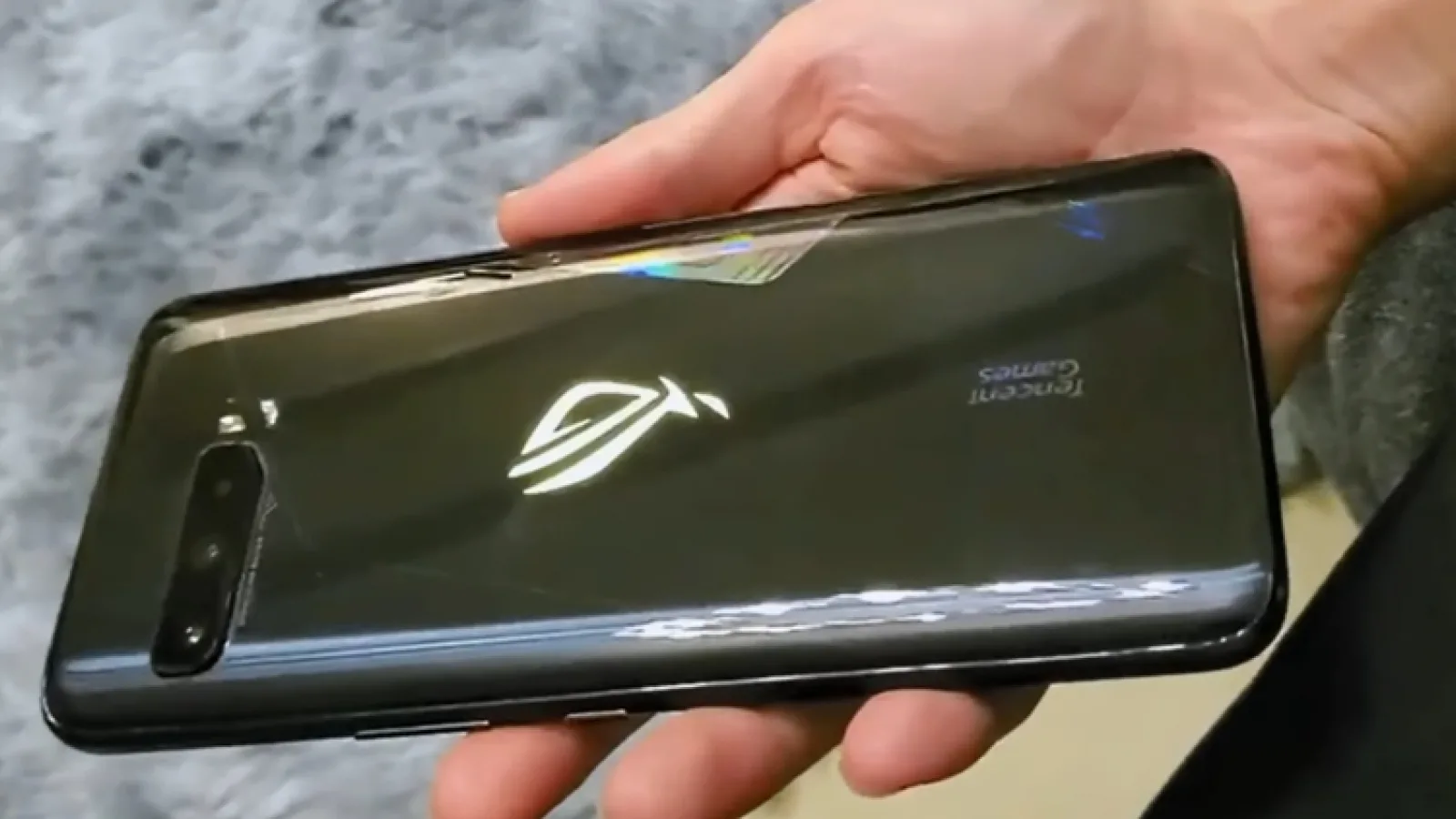 ASUS ROG Phone 3 primeşte video hands on, avem şi scăpări ZenFone 7 în GeekBench, cu 16 GB RAM