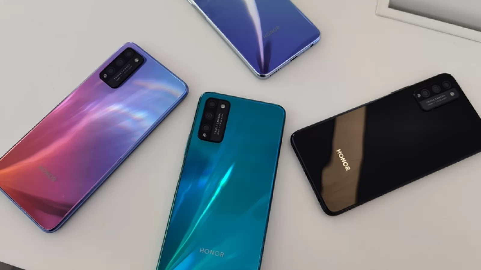 Honor 30 Lite își prezintă variantele de culoare cu o zi înaintea lansării; Va avea ecran 90Hz și 5G