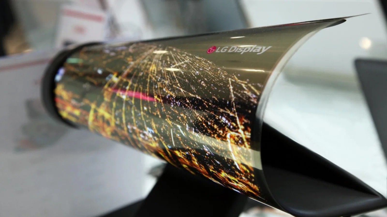 LG pregăteşte un telefon rulabil/pliabil cu ecran de la BOE; "Project B" vine în 2021