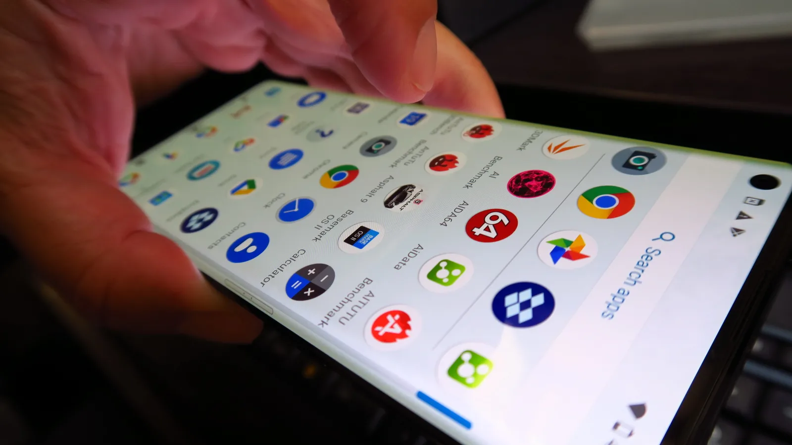 Motorola Edge: Benchmark-uri de telefon high-midrange veritabil, dar la GPU nu observăm un progres mare