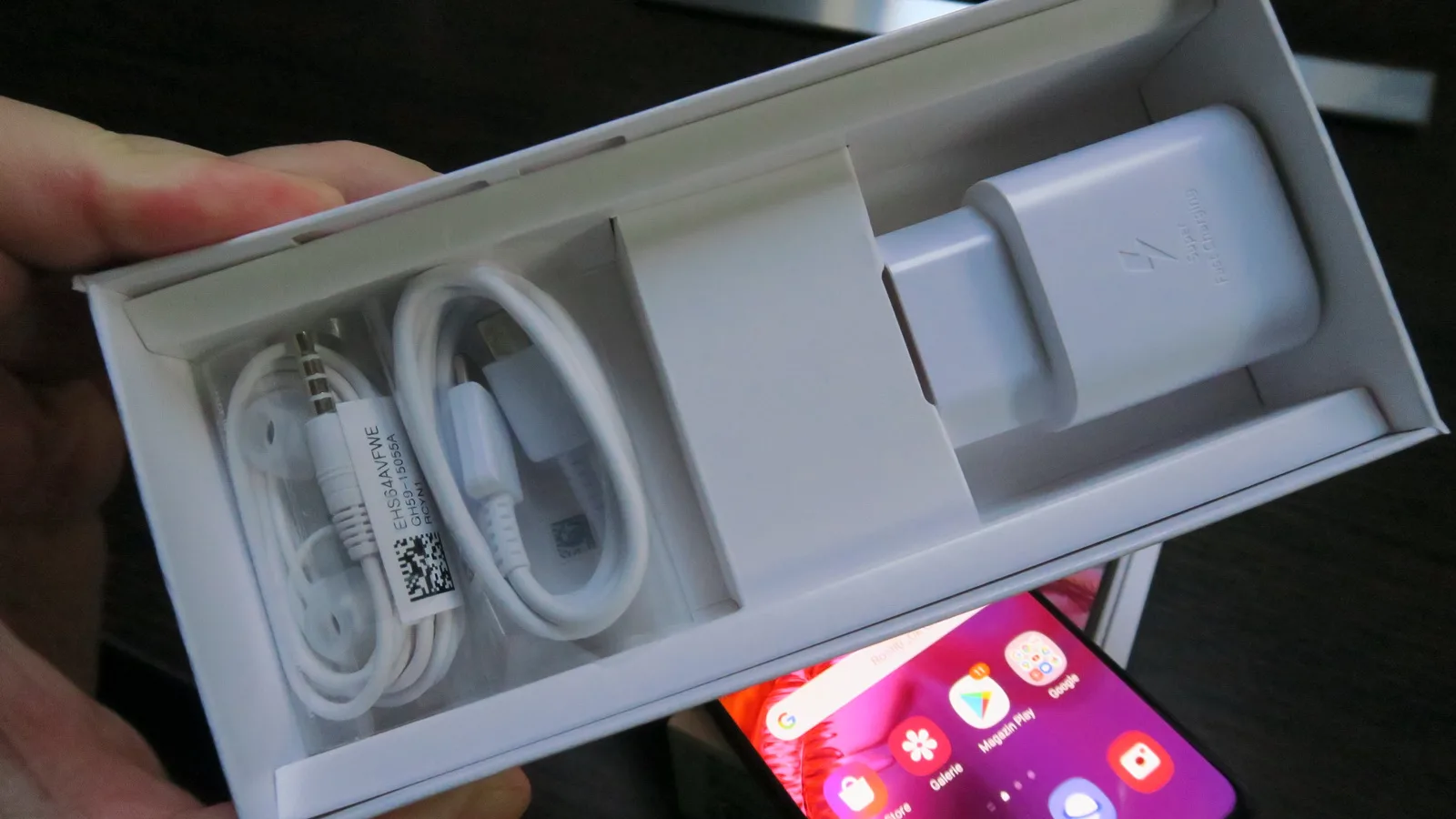 După modelul Apple, nici Samsung nu ar mai oferi încărcătoare la pachet cu telefoanele sale