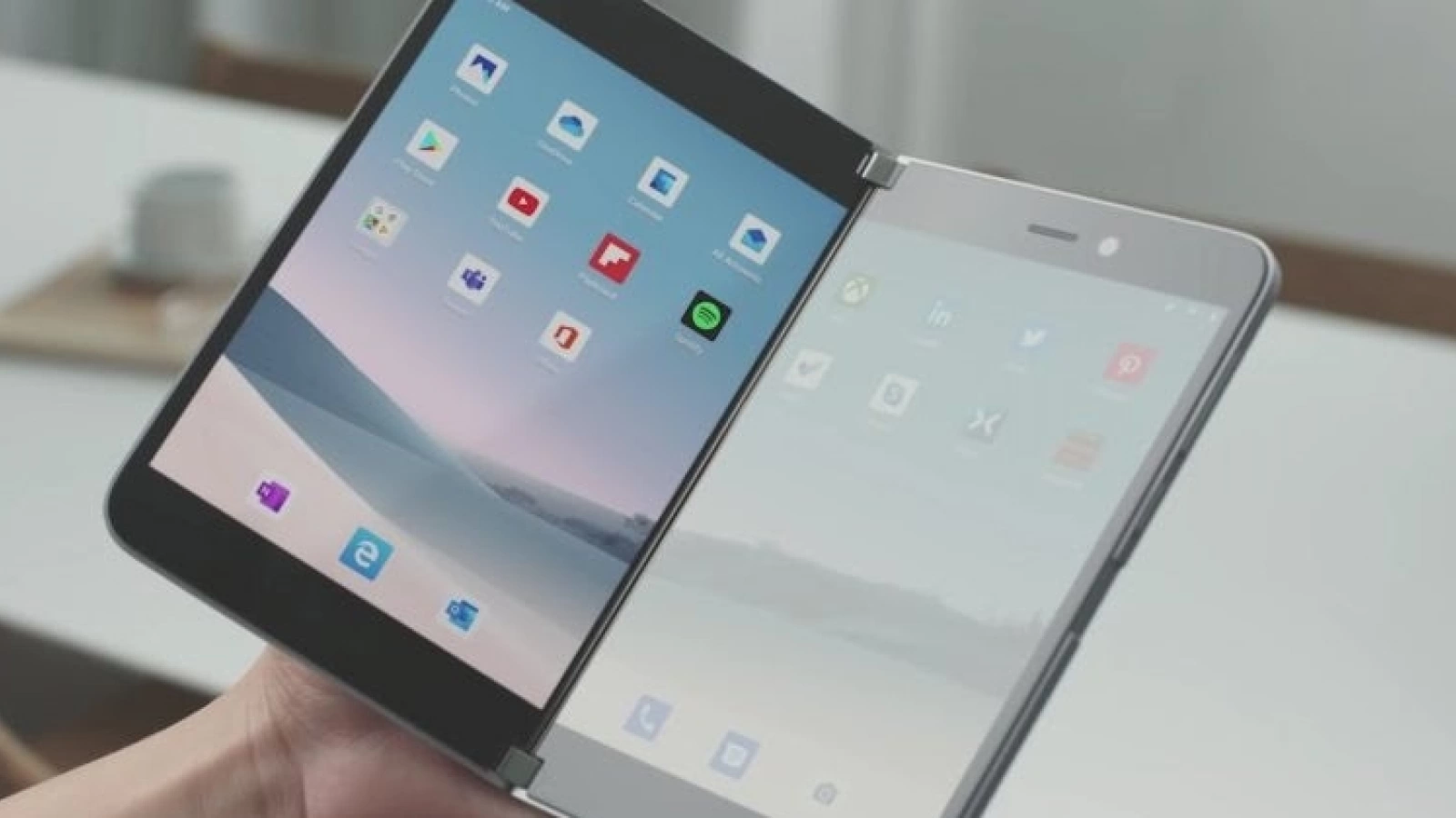 Surface Duo 2 e Made în România, după ce Microsoft România preia o parte din compania finlandeză Movial